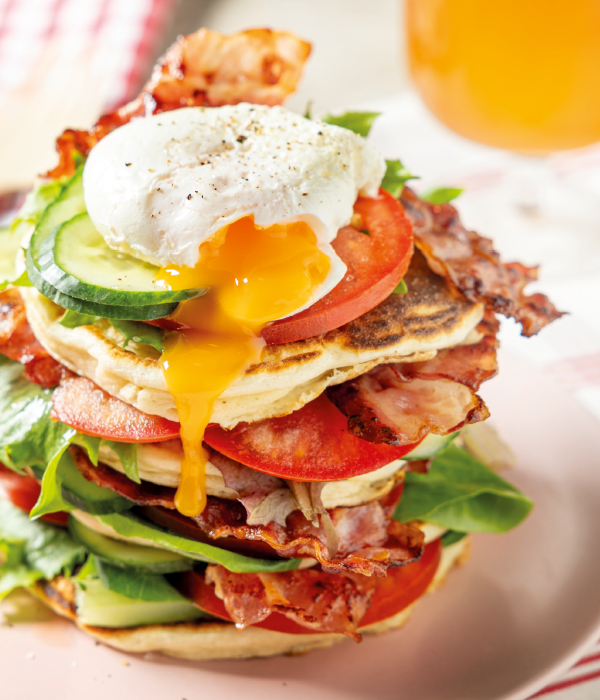 Pancakes met bacon en gepocheerd ei 